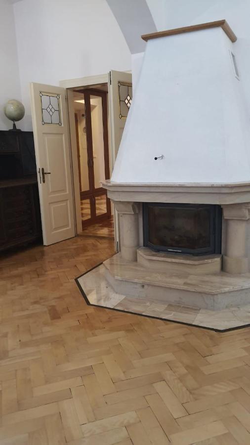 Private Room In Shared Luxurious Palace Like Apartment With 2 Bathrooms Including Whirlpool And Virtual Reality Прага Экстерьер фото