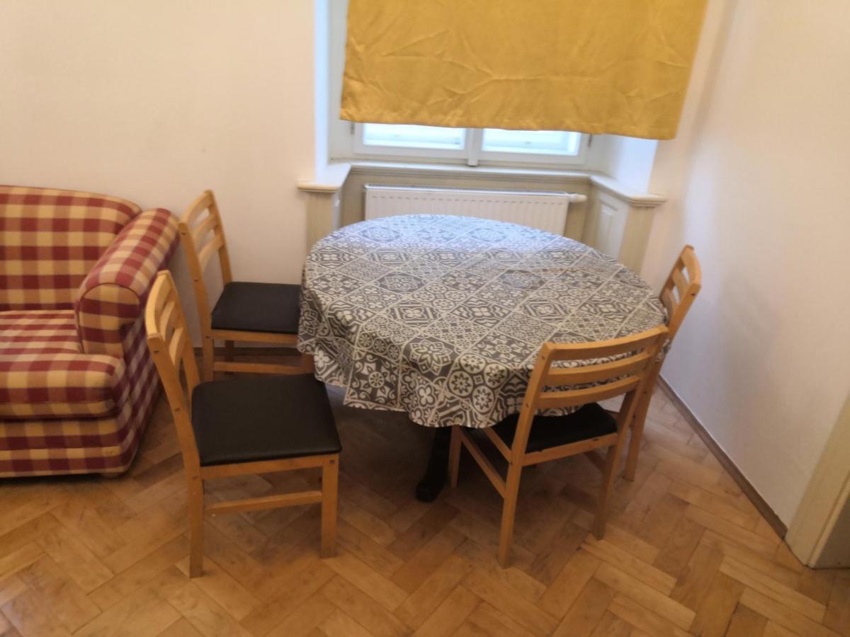 Private Room In Shared Luxurious Palace Like Apartment With 2 Bathrooms Including Whirlpool And Virtual Reality Прага Экстерьер фото