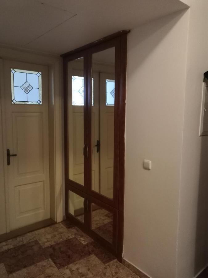 Private Room In Shared Luxurious Palace Like Apartment With 2 Bathrooms Including Whirlpool And Virtual Reality Прага Экстерьер фото