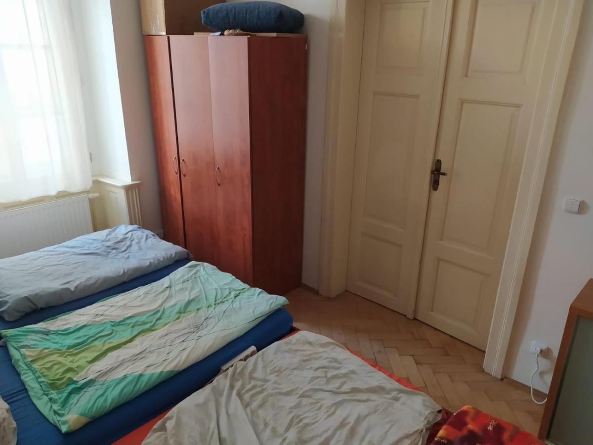 Private Room In Shared Luxurious Palace Like Apartment With 2 Bathrooms Including Whirlpool And Virtual Reality Прага Экстерьер фото