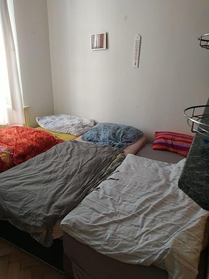 Private Room In Shared Luxurious Palace Like Apartment With 2 Bathrooms Including Whirlpool And Virtual Reality Прага Экстерьер фото