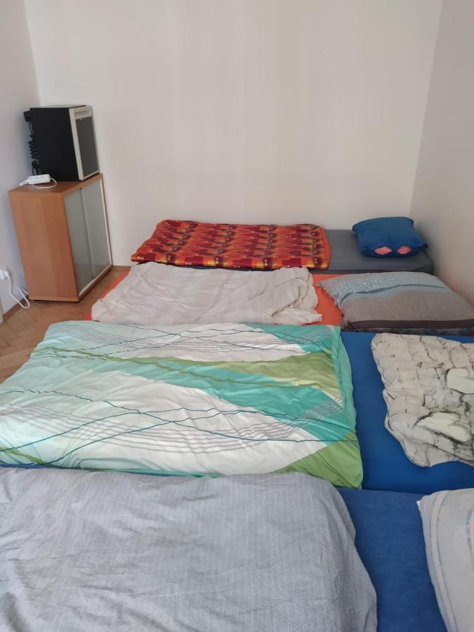 Private Room In Shared Luxurious Palace Like Apartment With 2 Bathrooms Including Whirlpool And Virtual Reality Прага Экстерьер фото