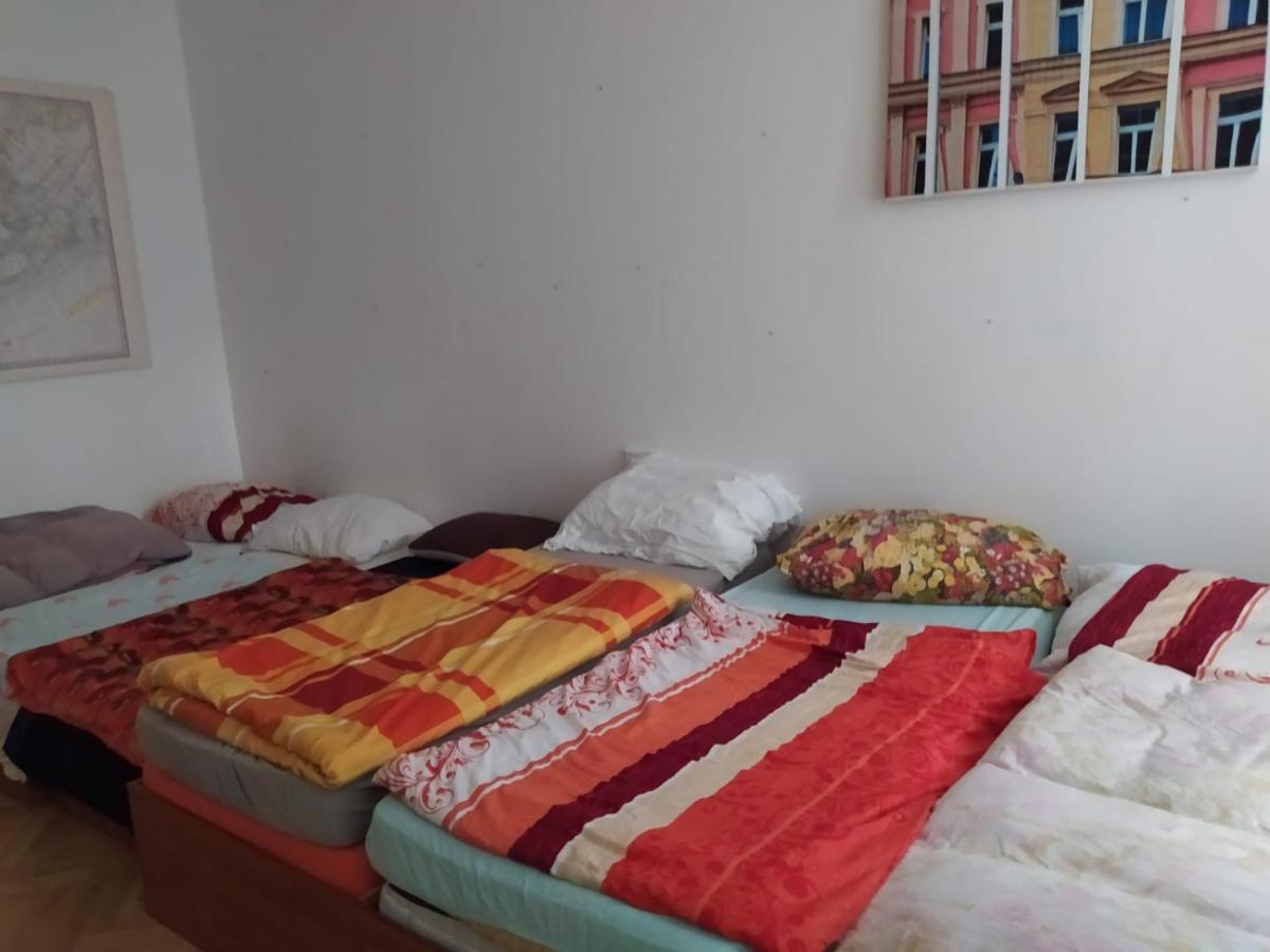Private Room In Shared Luxurious Palace Like Apartment With 2 Bathrooms Including Whirlpool And Virtual Reality Прага Экстерьер фото